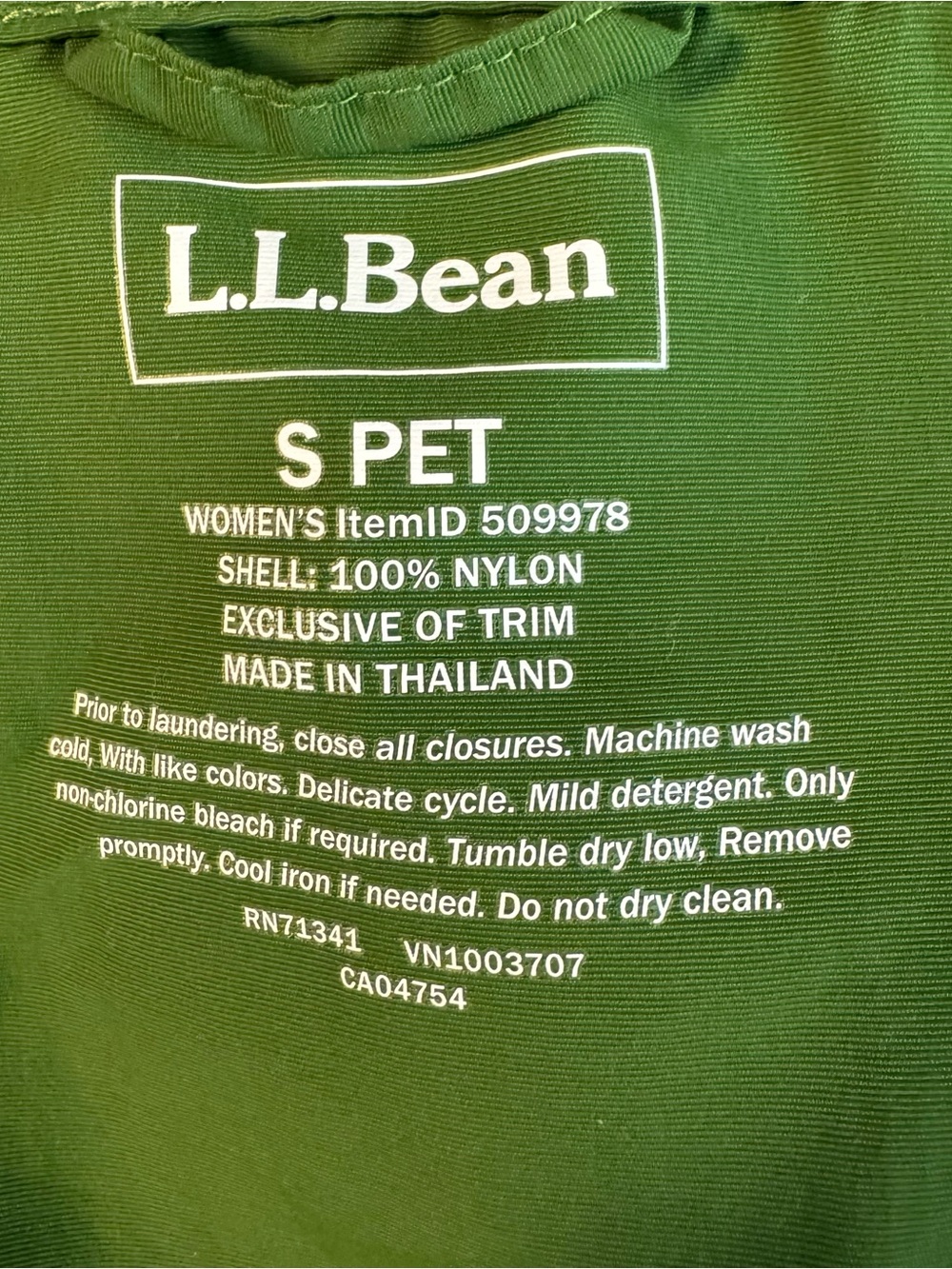 Women’s LL Bean Small Petite MultiColored Nylon Full Zip Mountain Classic Jacket - Picture 10 of 10